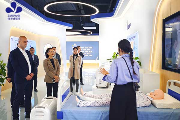 广西发展改革委罗陈娟副主任调研作为科技，高度认可智能护理机器人应用成效