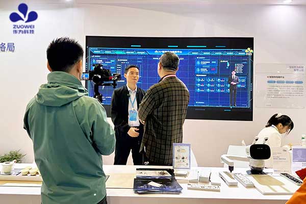 作为科技闪耀成都智慧康养机器人展演，打造全场景照护新生态