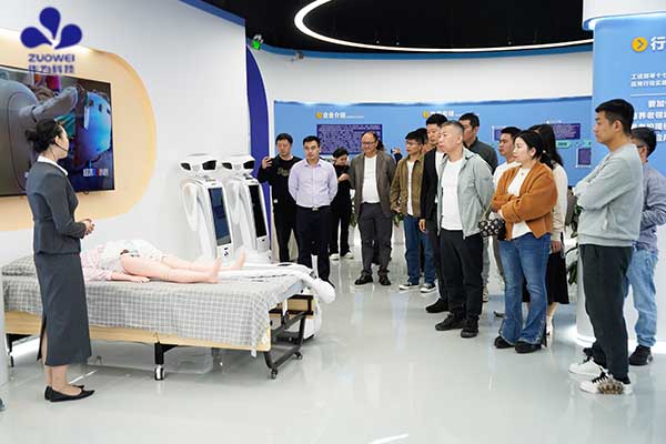 长江商学院硬科技×AI班校友莅临作为科技,解码AI+智慧养老新未来 长江商学院硬科技×AI班校友莅临作为科技,解码AI+智慧养老新未来