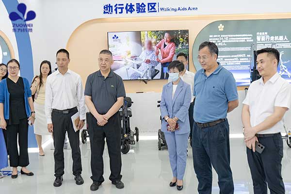 深圳市龙华区人大常委会及民政局领导一行莅临作为科技考察调研 深圳市龙华区人大常委会及民政局领导一行莅临作为科技考察调研
