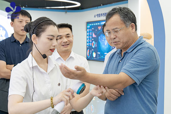 深圳市龙华区人大常委会及民政局领导一行莅临作为科技考察调研 深圳市龙华区人大常委会及民政局领导一行莅临作为科技考察调研