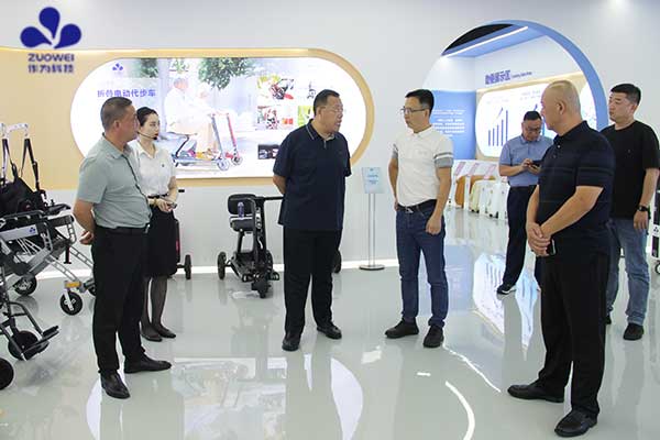 山东滕州市民政局局长翟华栋莅临作为科技，共探智慧养老新路径